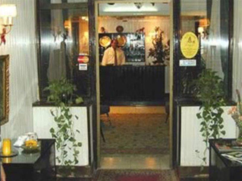 Longchamps Hotel Cairo Exterior photo